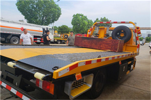 潮南附近拖车电话号码服务