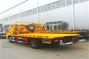 潮南附近拖车救援搭电